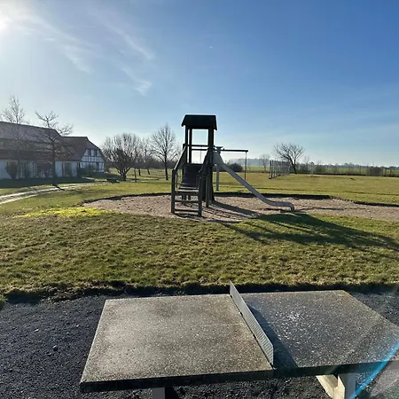 Kapitaenskajuete Am Bakenberg * Dranske