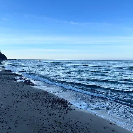Kapitaenskajuete Am Bakenberg Dranske