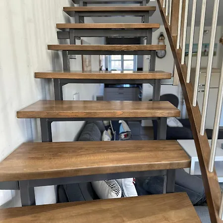 Kapitaenskajuete Am Bakenberg Dranske