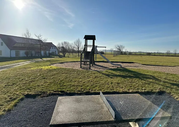 Kapitaenskajuete Am Bakenberg * Dranske