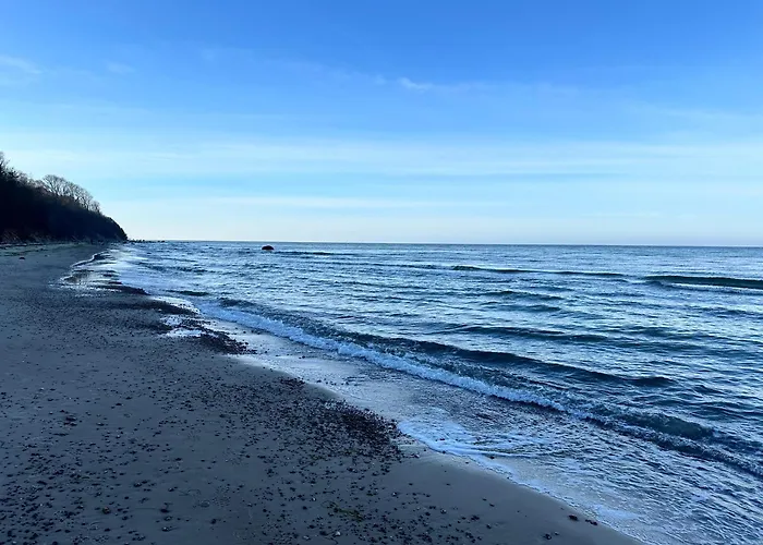 Kapitaenskajuete Am Bakenberg Dranske